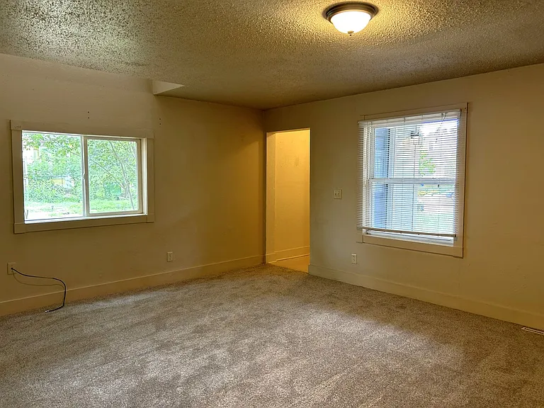 218 Whedbee St — Photo 2