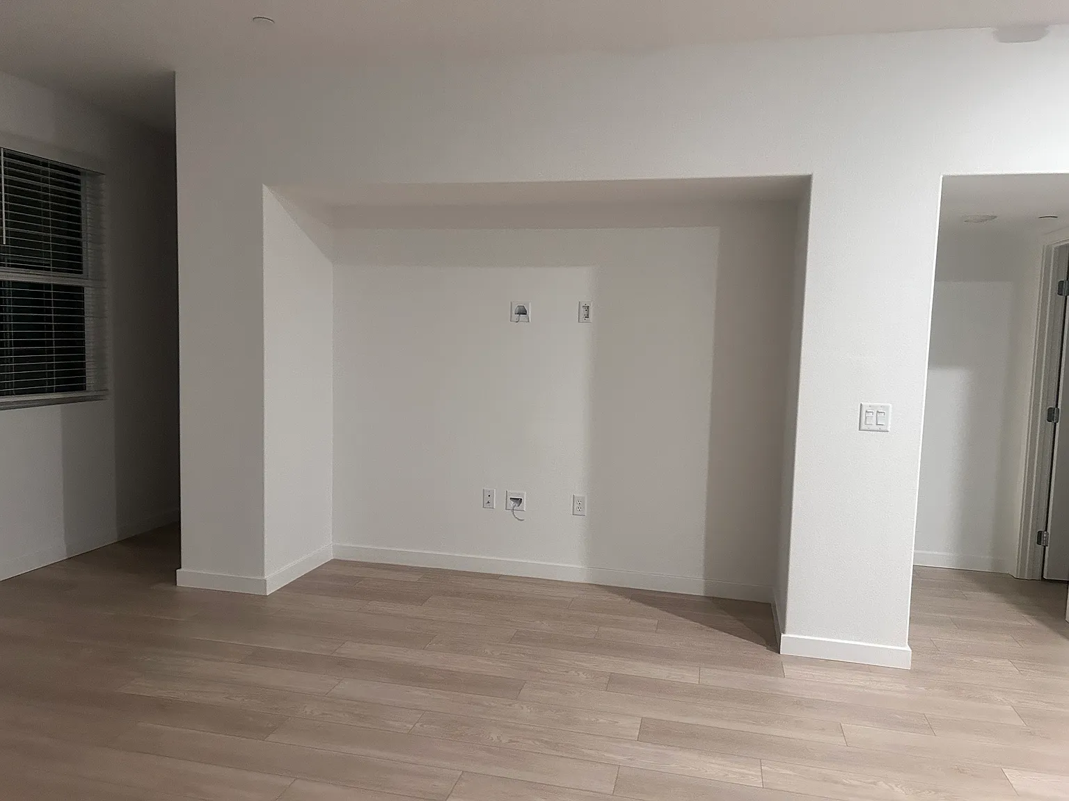 3 bed, 2.5 bath, 1706 sqft, $4,000 — Photo 2