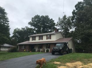 959 Lakeview Dr, Elkview, WV 25071