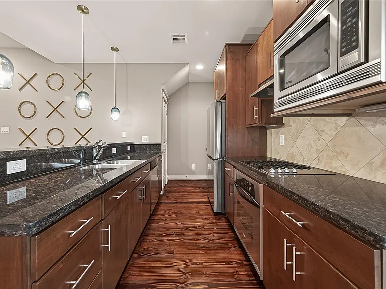 1510 Crockett St #B — Photo 11