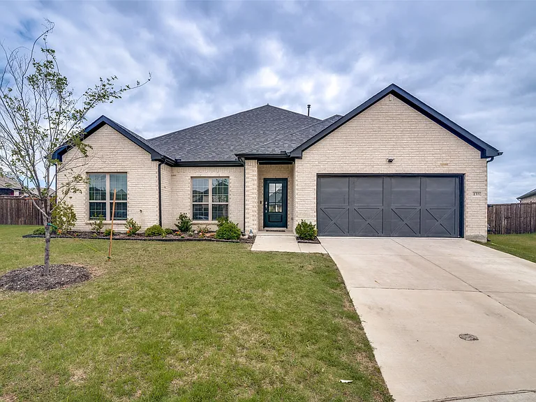 439 Cyprus Grove Dr — Photo 2