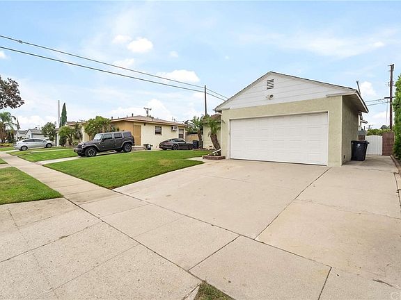 2nd image of 5541 Carfax Ave