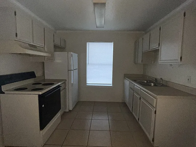 1604 Benttree Dr #A — Photo 3