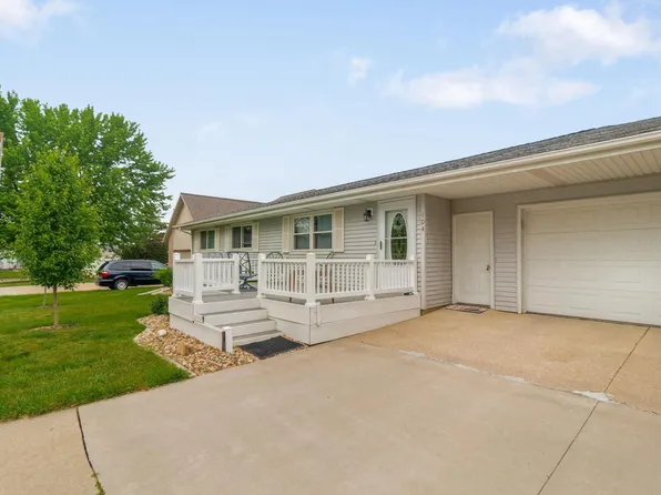 104 Eastgate Dr, Reinbeck, IA 50669