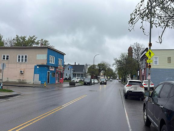 5th image of 1046 Hudson Ave