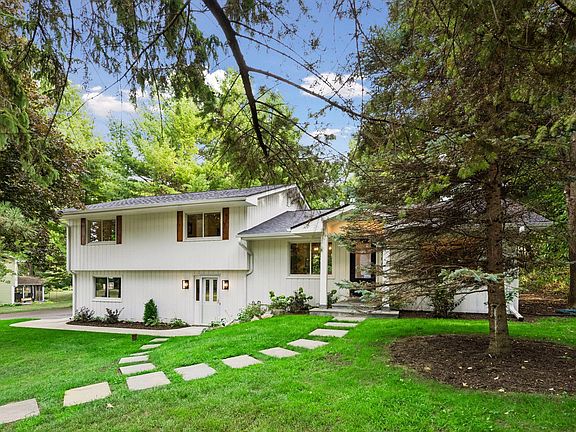 3rd image of 18065 Berry Ln