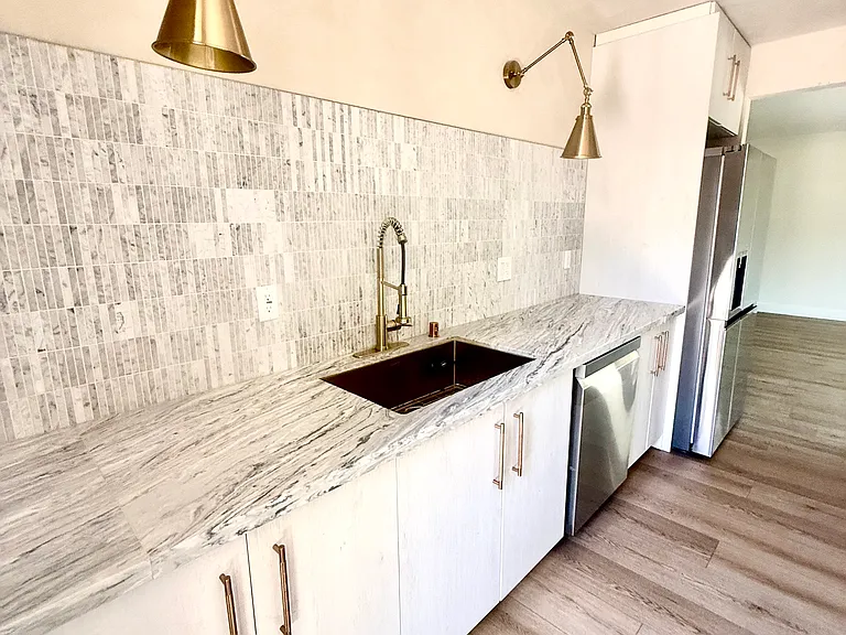 741 Valley View Ave — Photo 3