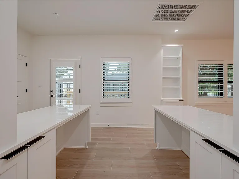 2702 Delano St — Photo 13