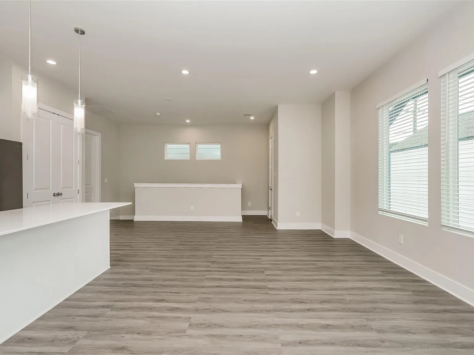 3 bed, 2.5 bath, 1558 sqft, $1,900 — Photo 4