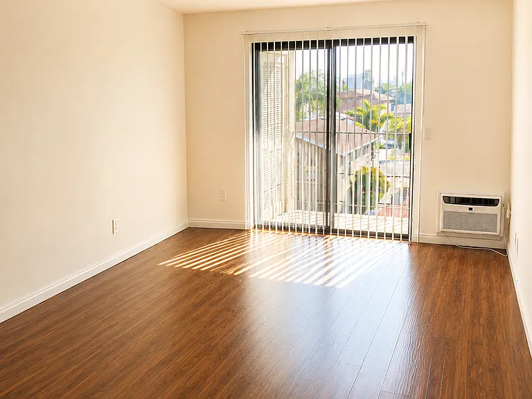 Cabrillo Knolls Apartments — Photo 13