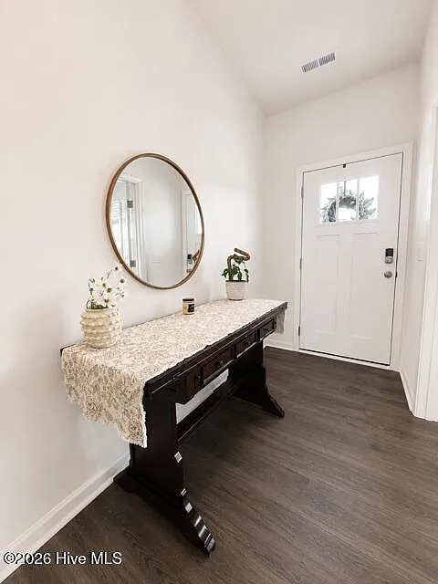 4 bed, 2.5 bath, 2824 sqft, $2,500 — Photo 2