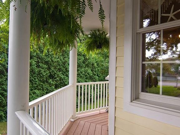 19 Ward Avenue - Wrap Around Deck