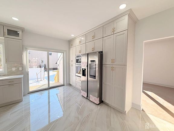 4th image of 46 Foyer St