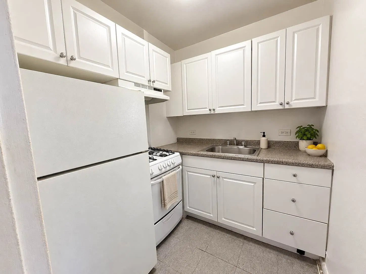 514 Ocean Parkway — Photo 2