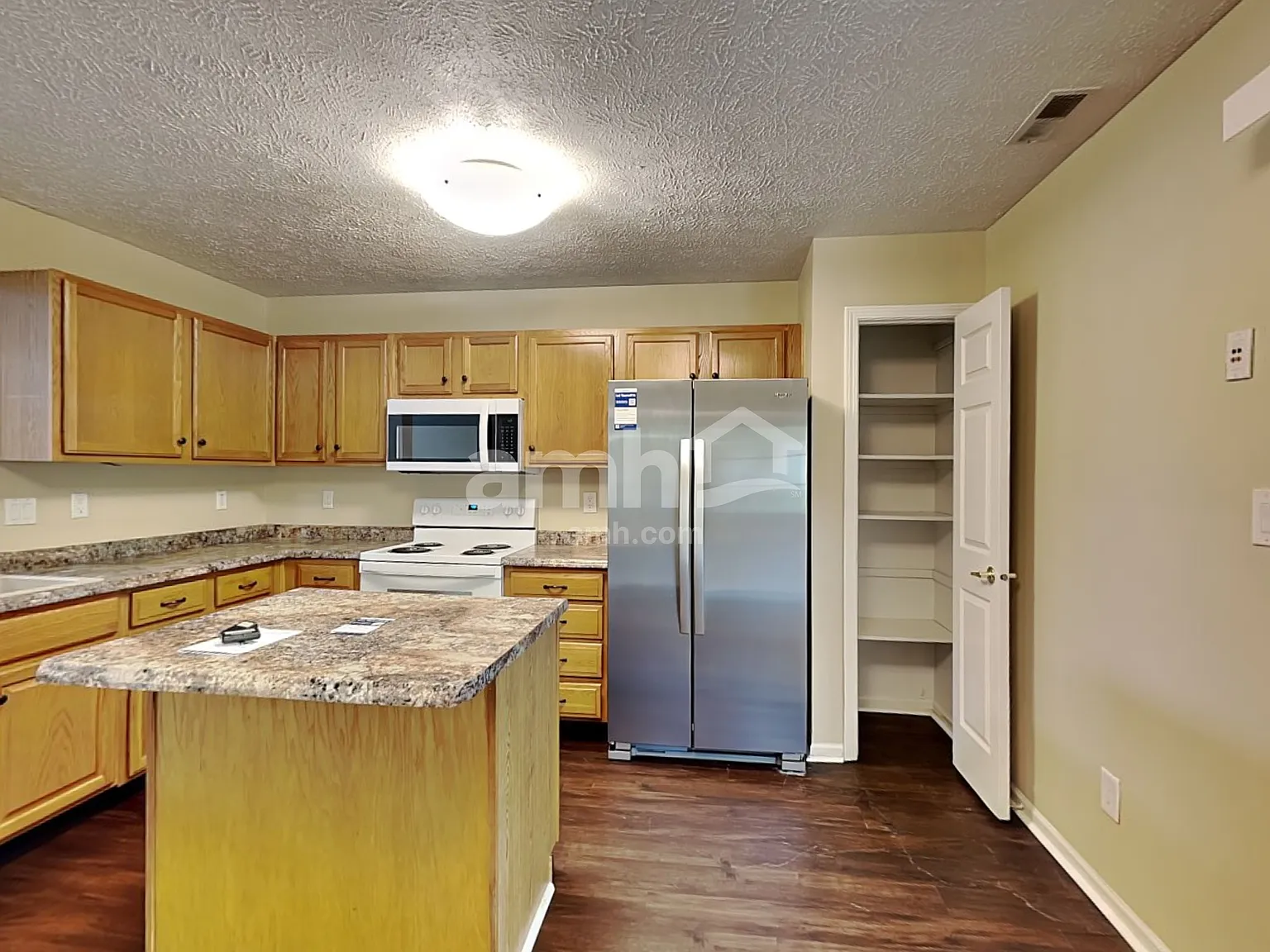 4 bed, 2.5 bath, 1804 sqft, $2,185 — Photo 4
