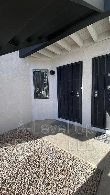 2 bed, 1.0 bath, 900 sqft, $1,000 — Photo 3