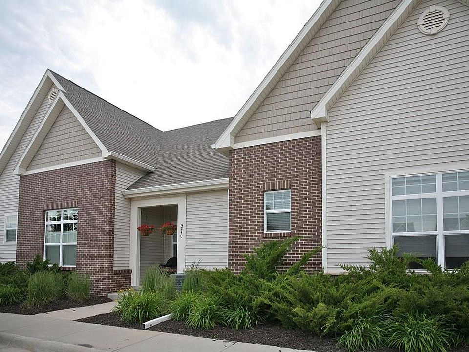 1st image of 210 Cambridge Dr