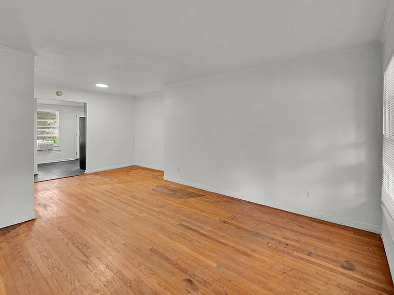 3701 Parkwood St — Photo 2