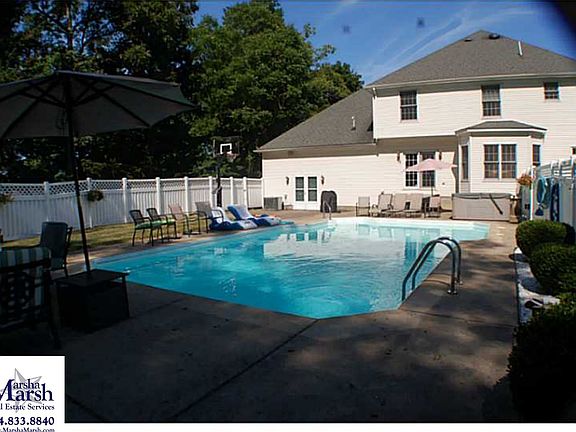 2nd image of 2806 Loveland Ave