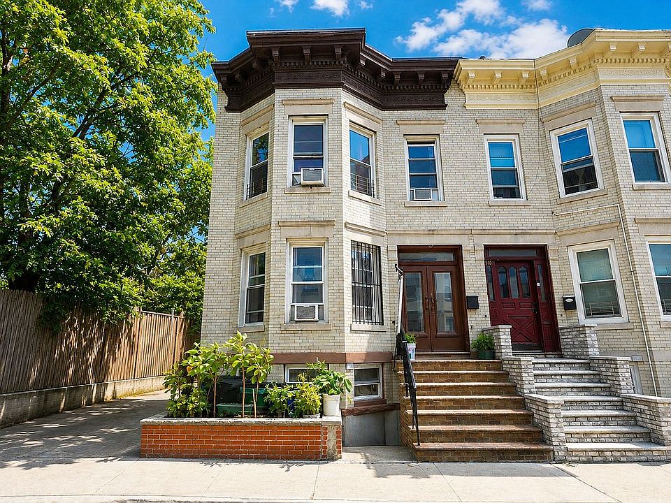 1st image of 82 Kermit Pl