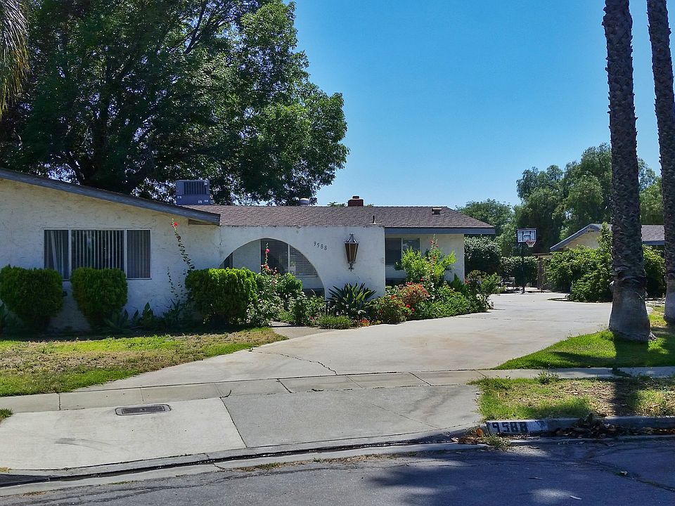 2nd image of 9588 Emerald Ave