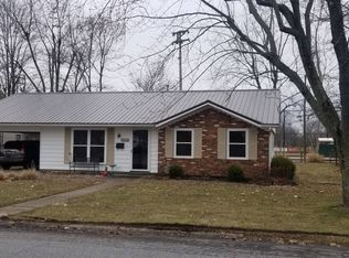 600 Shoreway Dr, Fairfield, IL 62837