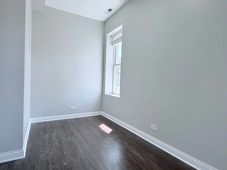 1616 W 18th Pl — Photo 5