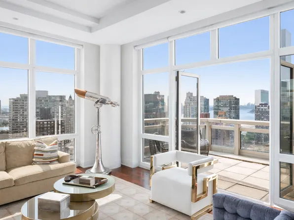 300 East 55th Street image 1 of 21