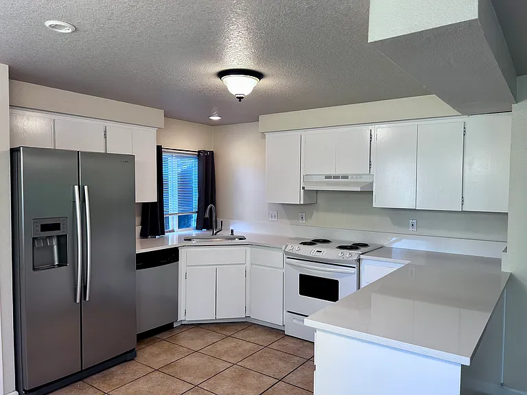 13303 SW 157th Ave — Photo 6