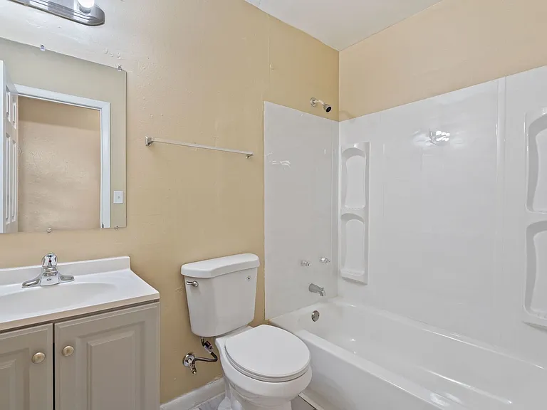 1022 NW 6th Ave — Photo 13