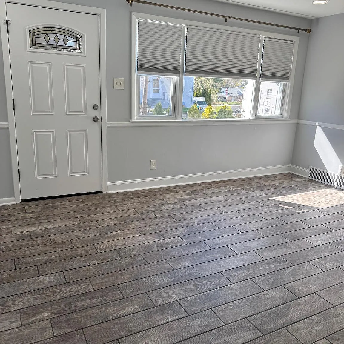 3 bed, 1.0 bath, 936 sqft, $2,400 — Photo 1