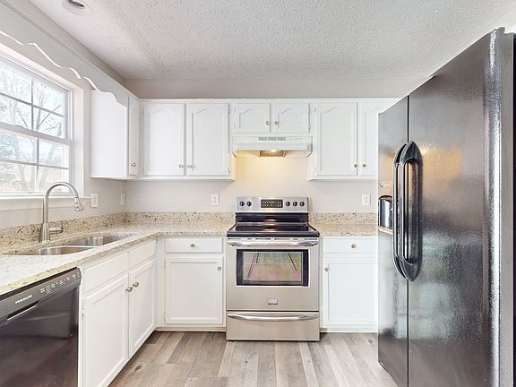 5th image of 3134 Langley Dr