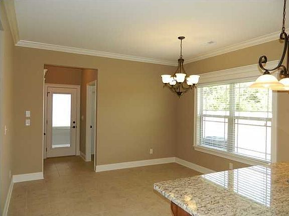 5th image of 12 Peachtree Cir