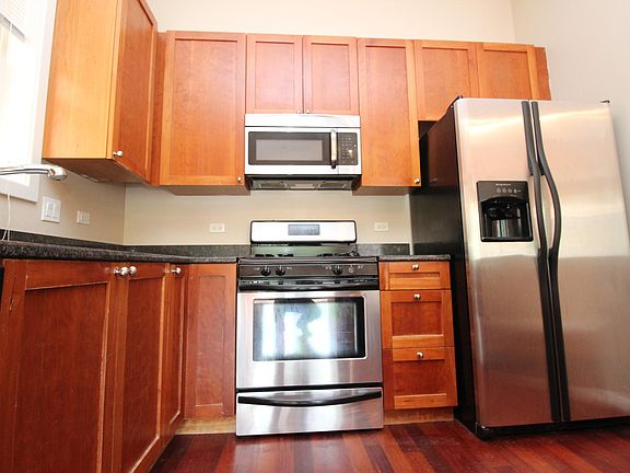 5th image of 3221 N Sheffield Ave APT 4N