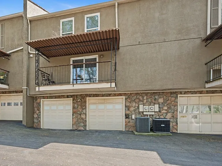 1744 Woodcliff Pl NE — Photo 29