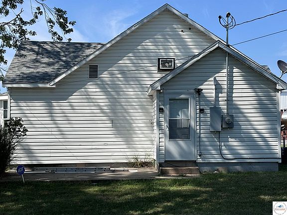 3rd image of 100 E Lamine St