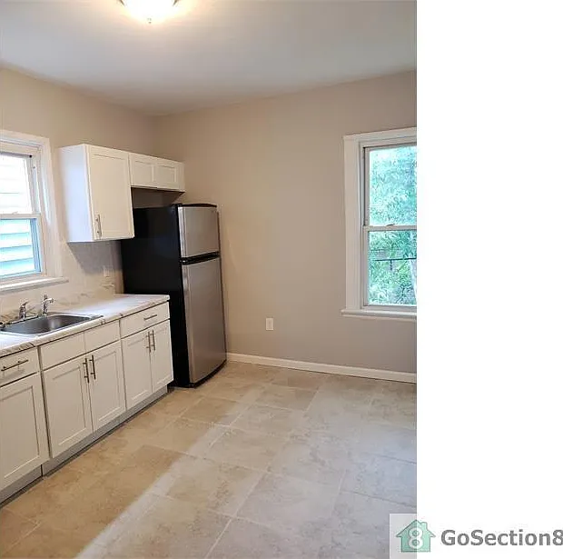 3 bed, $2,000 — Photo 1