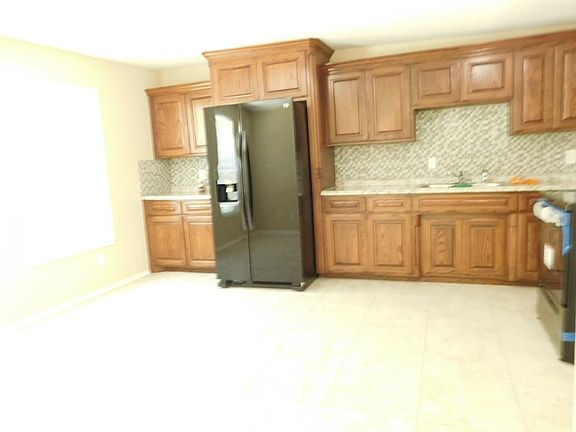 5th image of 708 E Harvey Ave