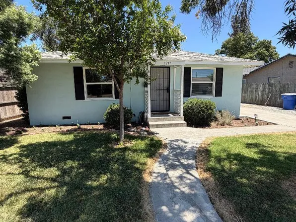 1217 N Richmond Ave, Hanford, CA 93230