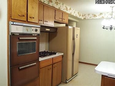 3rd image of 1437 W 33rd St