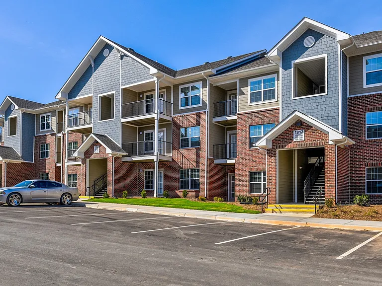GRANITE POINTE — Photo 27