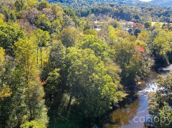 37 Amber Ln, Clyde, NC 28721