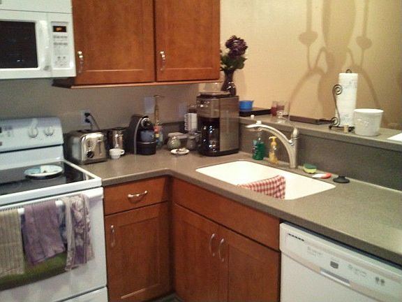 seamless backsplash and high-featured drawers and cabinets