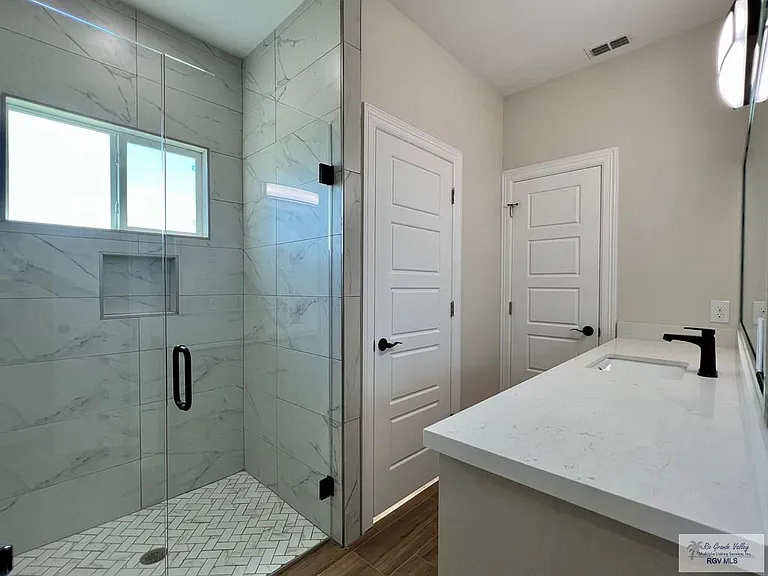 5105 Red River Cir #5105 — Photo 3