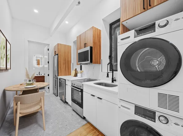 452 West 36th Street image 3 of 7