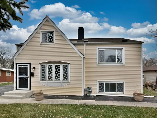 3137 Rhodes Ave, Melrose Park, IL 60164