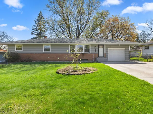 2780 Marion St, Roseville, MN 55113