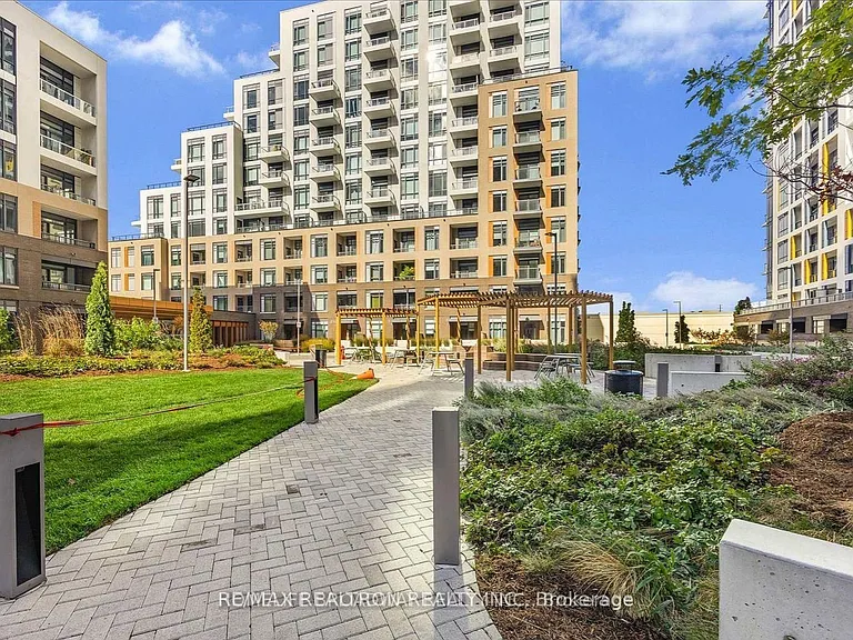 7950 Bathurst St #1518 — Photo 1