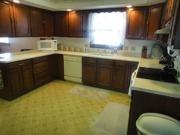 2nd image of 7468 170th St