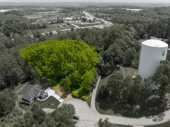 7 Linden Dr, Jeannette, PA 15644